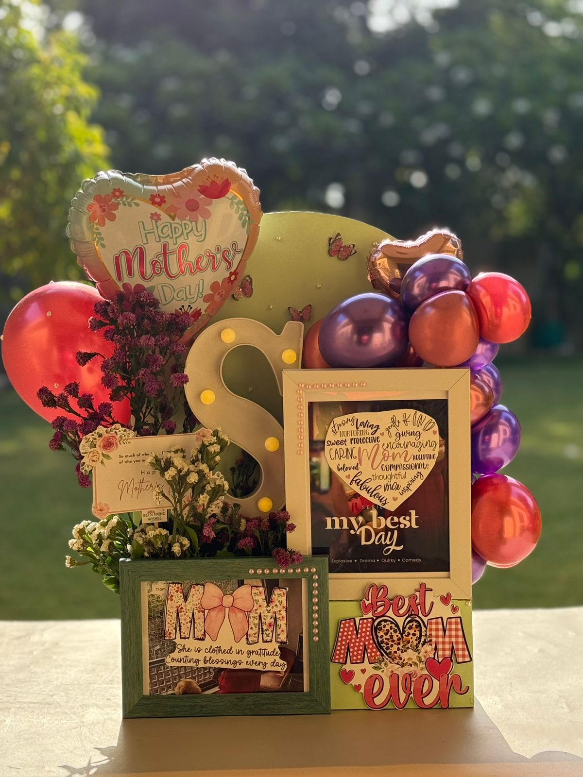 Best Mom Ever Floral Frame & Balloon Gift Hamper