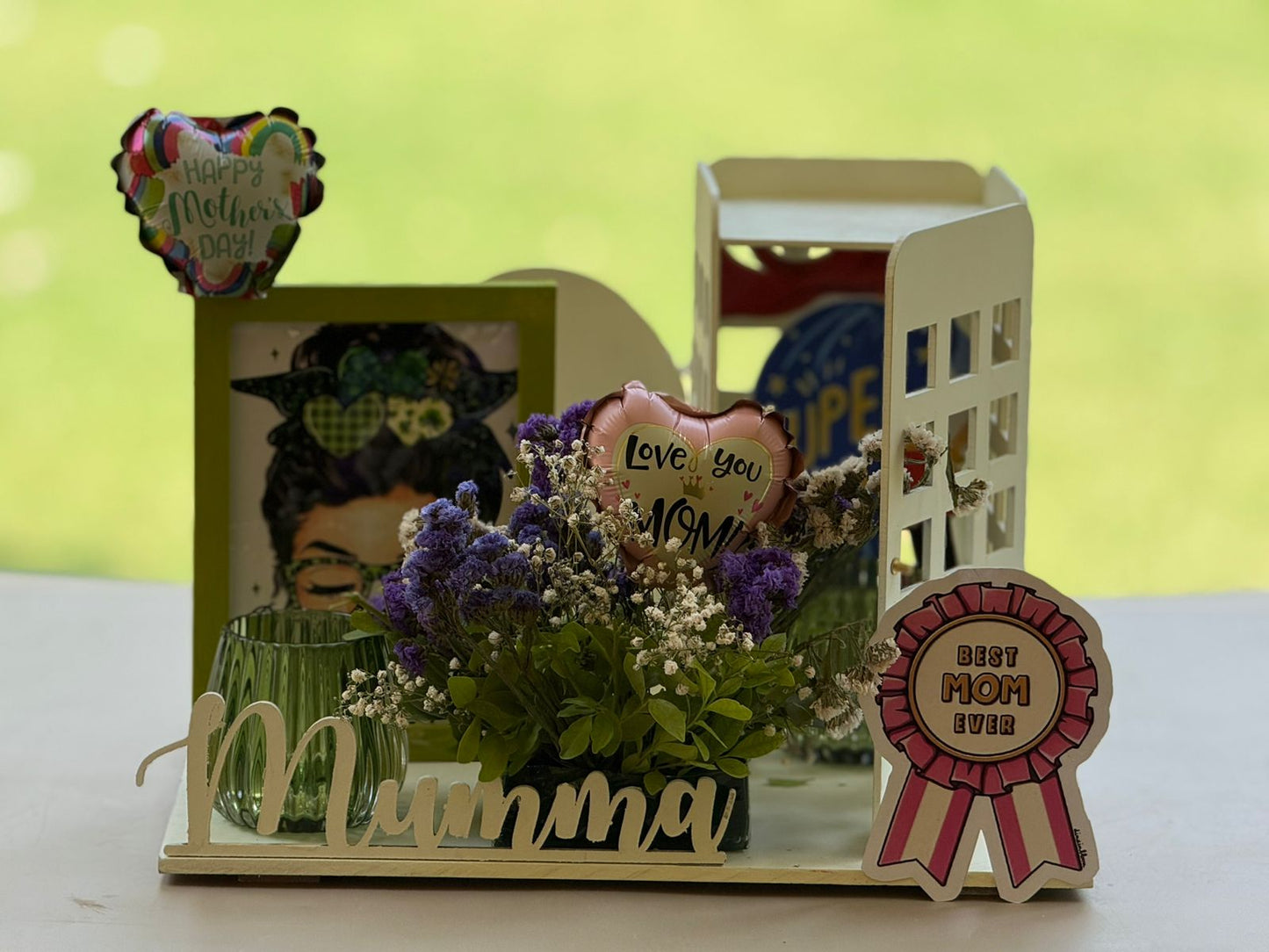 Mother’s Day Decorative Mini Setup with Flowers & Best Mom Frame